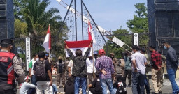 Aksi Damai dan Tahlil Digelar di Depan Pemkab Blitar