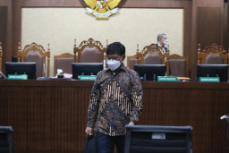 Disoal Setoran Rp 500 Juta/Bulan, Intonasi Johnny G Plate Meninggi