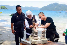 Masuki Era Blue Ekonomi, Khofifah Tanam Terumbu Karang dan Apartemen Ikan