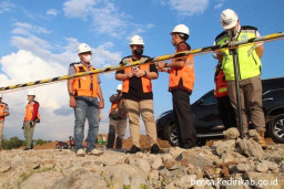 Bupati Kediri Tinjau Proyek Bandara Kediri