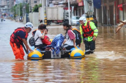 Topan Terkuat Doksuri Landa Tiongkok, Ribuan Orang Dievakuasi