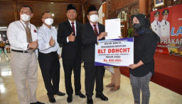 Bupati Tulungagung Serahkan Dua BLT Senilai Rp 10 Miliar
