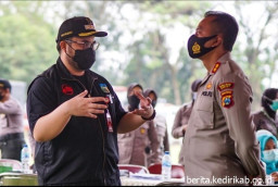 Mas Bup Dhito Tinjau Vaksinasi Massal