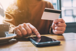 Warga Banyuwangi Terima Edukasi Bahaya Pinjol Ilegal