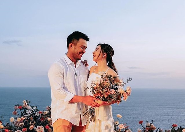 Lamaran Jessica Mila dan Yakup Hasibuan dalam Unggahan Instagram Vidi Aldiano