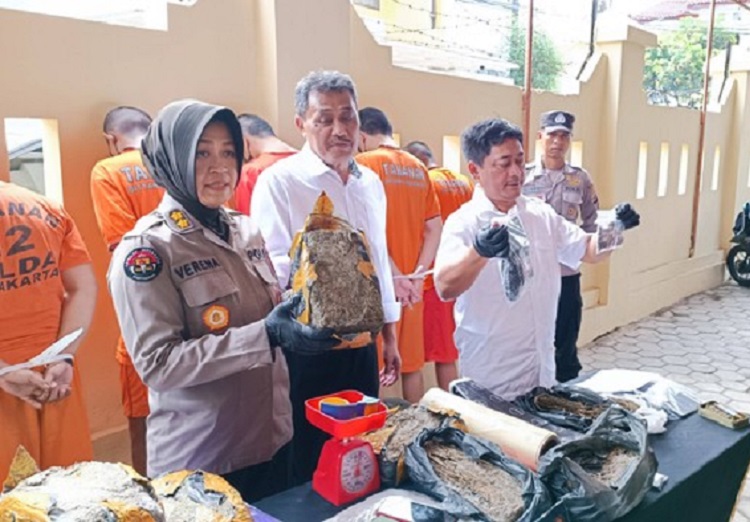 Ditresnarkoba Polda DIY membongkar ganja jaringan Medan yang menargetkan Yogyakarta sebagai pasar, Senin (19/06/2023). SP/ YGY