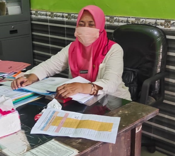 Hj. Nanik Suhartatik, S. Sos, Pj. Kades Bukabu kec. Ambunten Kab. Sumenep. SP/Ainur Rahman