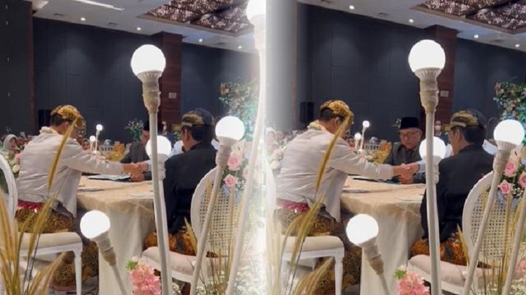 Momen viral pernikahan saat ijab kabul memberikan mahar berupa tiket konser Coldplay. SP/ SBY
