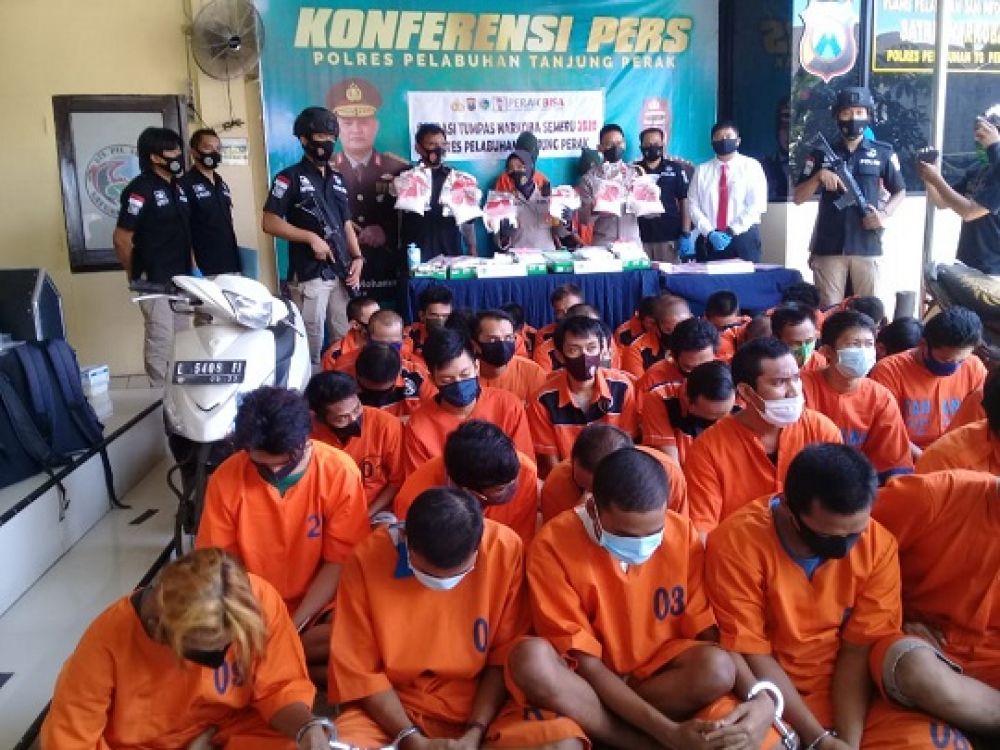 Polres Pelabuhan Tanjung Perak menggelar rilis hasil tangkapan selama Operasi Tumpas Narkoba yang digelar mulai 24 Agustus hingga 4 September. SP/septyan