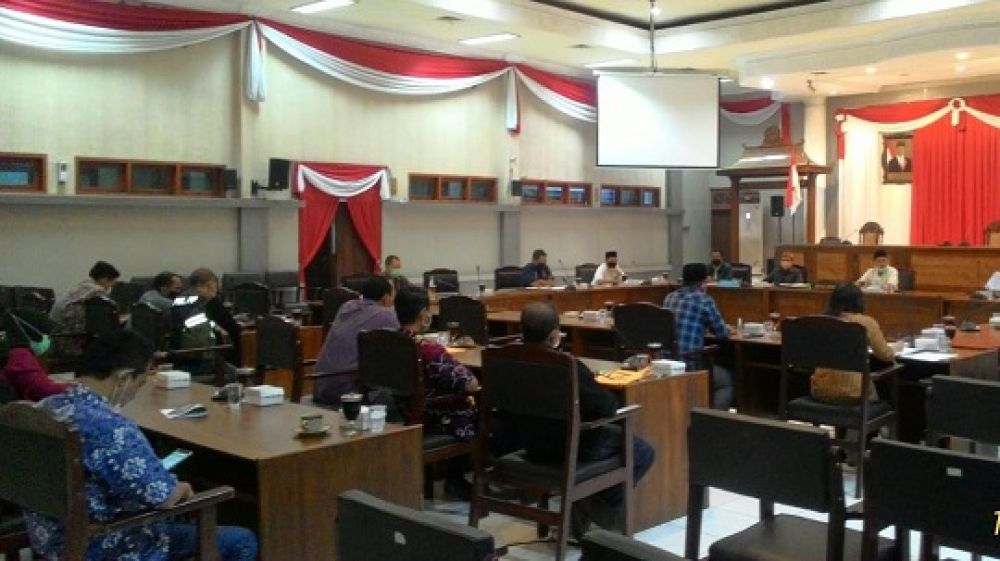 Hearing Pansus Penanggulangan Covid-19 DPRD Kota Pasuruan dengan Gugus Tugas Covid-19 Kota Pasuruan, Senin (11/05) malam.