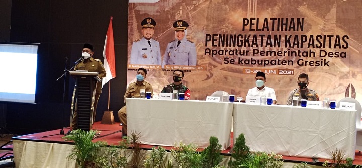 Bupati Gus Yani saat membuka kegiatan pelatihan peningkatan kapasitas aparatur pemerintahan desa. SP