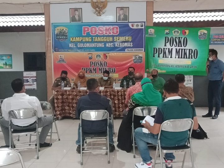 Suasana pertemuan mediasi antara warga Kelurahan Gulomantung dan perwakilan manajemen PT Indo Metal Recycle yang difasilitasi muspika dan lurah setempat. SP/M.AIDID