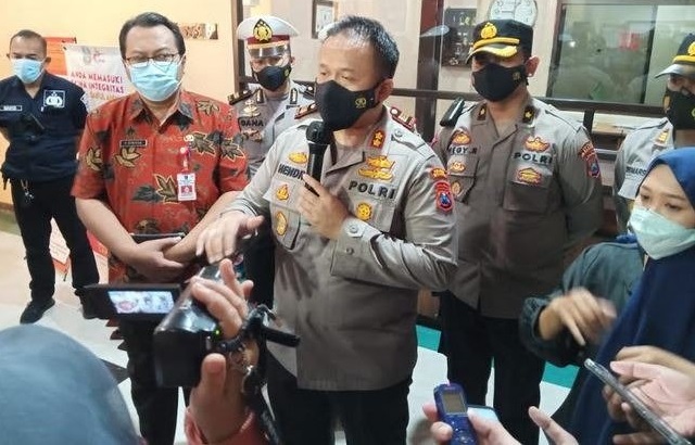 Kapolres Malang AKBP Hendri Umar, Kamis (27/5/2021) usai menjenguk korban kecelakaan yang selamat di RSSA Kota Malang.
