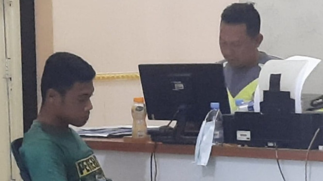 Ade Firmansyah saat diperiksa di Mapolresta Mojokerto