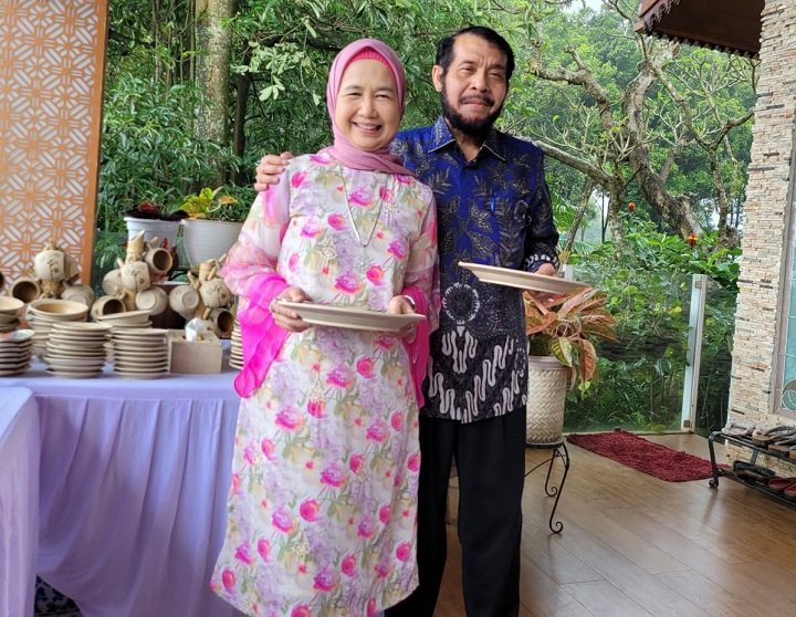 Kemesraan Anwar Usman dengan Idayati, adik Jokowi.