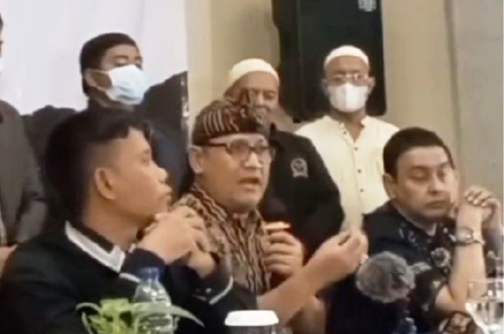 Screenshot video Edy Mulyadi saat menghina Kalimantan.