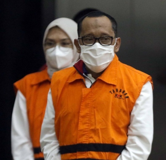 Hasan Aminuddin dan Putut Tantriana, pasutri yang didakwa kompak korupsi.