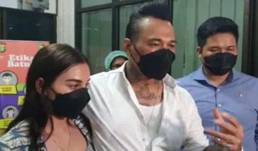  Jerinx saat ditahan Kejari Jakarta Pusat, Rabu (1/12/2021).