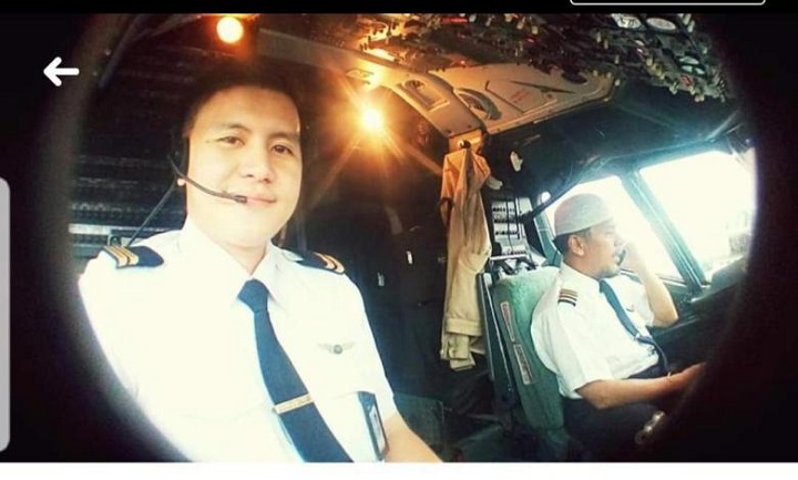 Kopilot Diego dan pilot Afwan semasa hidup