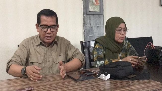Syafri Harto menggelar jumpa pers untuk membantah tuduhan terkait pelecehan seksual. Dirinya mengaku nama baiknya telah tercemar akibat video pengakuan dugaan pelecehan, Sabtu (6/11/2021) lalu.
