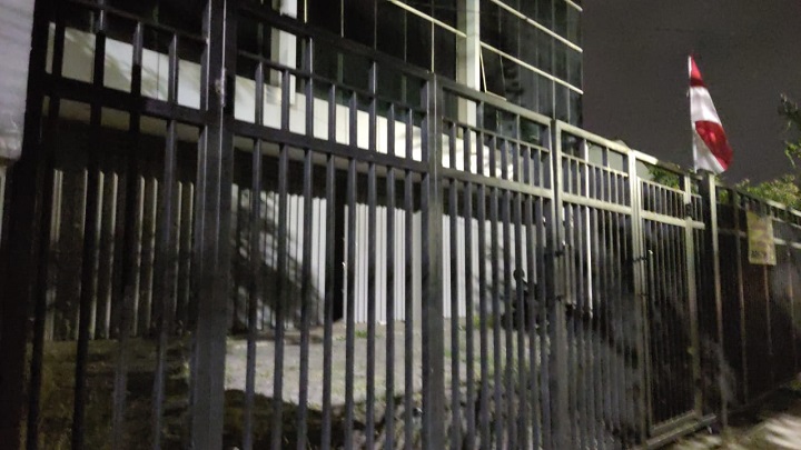 Kantor pinjaman online (pinjol) ilegal di Jalan Raya Satelit Indah BN 8, Surabaya, Jumat (22/10/2021) terlihat kosong. Sp/Gawang