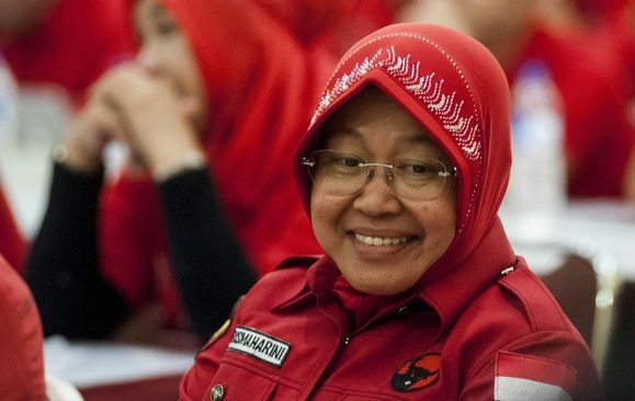 Screencapture video Risma saat memaksa penyandang tuna rungu bicara.