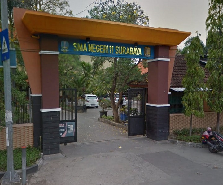 SMA Negeri 11 Surabaya.
