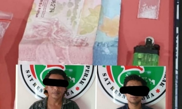 Para tersangka dan barang bukti yang berhasil diamankan polisi, kemarin. Sp/Bayu