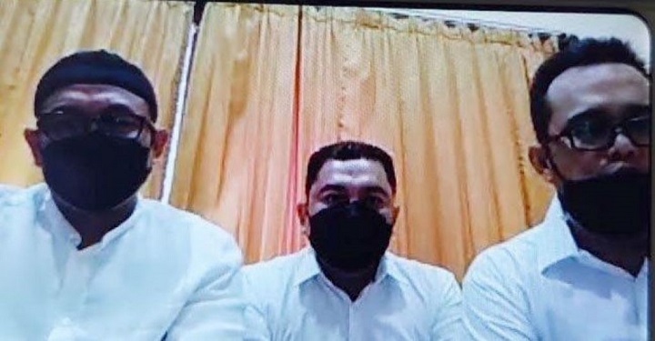 Suasan sidang online ddi ruang sidang Cakra Pengadilan Negeri (PN) Surabaya, Kamis (9/12/2021).