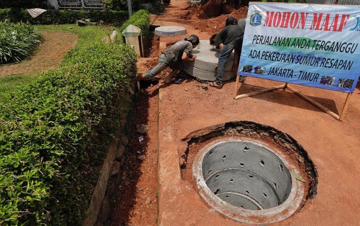 Pembangunan sumur resapan yang dianggap tak mampu mengatasi banjir.