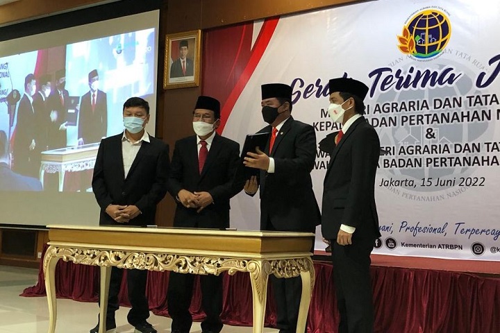 Proses serah terima jabatan (Sertijab) Menteri ATR/Kepala BPN dari Sofyan Djalil ke Hadi Tjahjano dan Sertijab Wakil Menteri ATR/Wakil Kepala BPN dari Surya Tjandra ke Raja Juli Antoni di Gedung Kementerian ATR/BPN, Jakarta