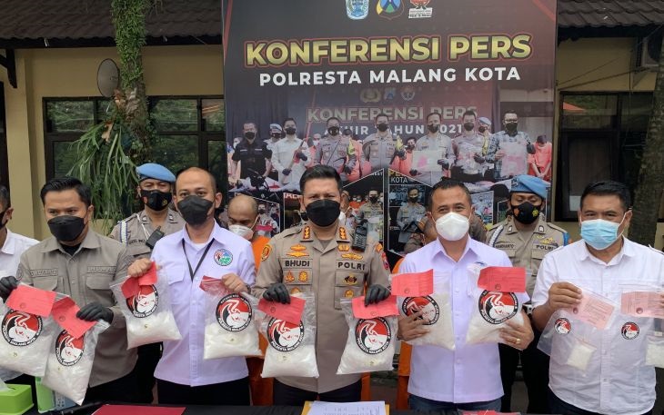 Polisi saat menggelar pres rilis.