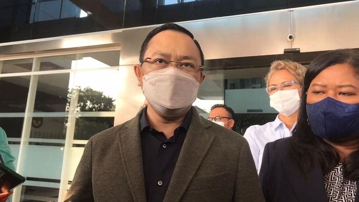 Pengacara istri Irjen Ferdy Sambo, Arman Hanis usai mendatangi kantor LPSK di Jakarta, Senin (1/8/2022).
