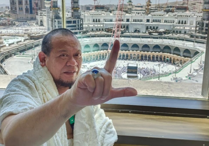 La Nyalla Mahmud Mattalitti ketika berada di Makkah saat melaksanakan ibadah haji tahun 2022.
