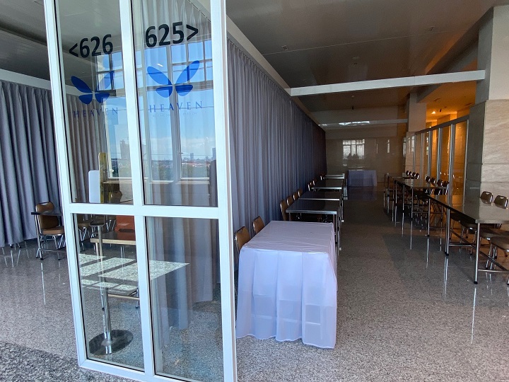 Ruang duka ekonomis yang disediakan oleh Grand Heaven Surabaya, terlihat cukup representatif dan nyaman bagi keluarga yang ingin memakai jasa layanan ini. SP/Raditya Khadaffi