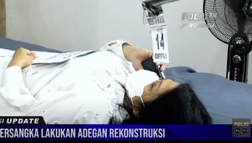 Putri Candrawathi saat reka ulang bersama Kuat Maruf ketika kejadian di Magelang.