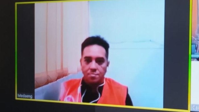 Penampakan terdakwa Mas Bechi yang dihadirkan secara daring saat sidang perdana