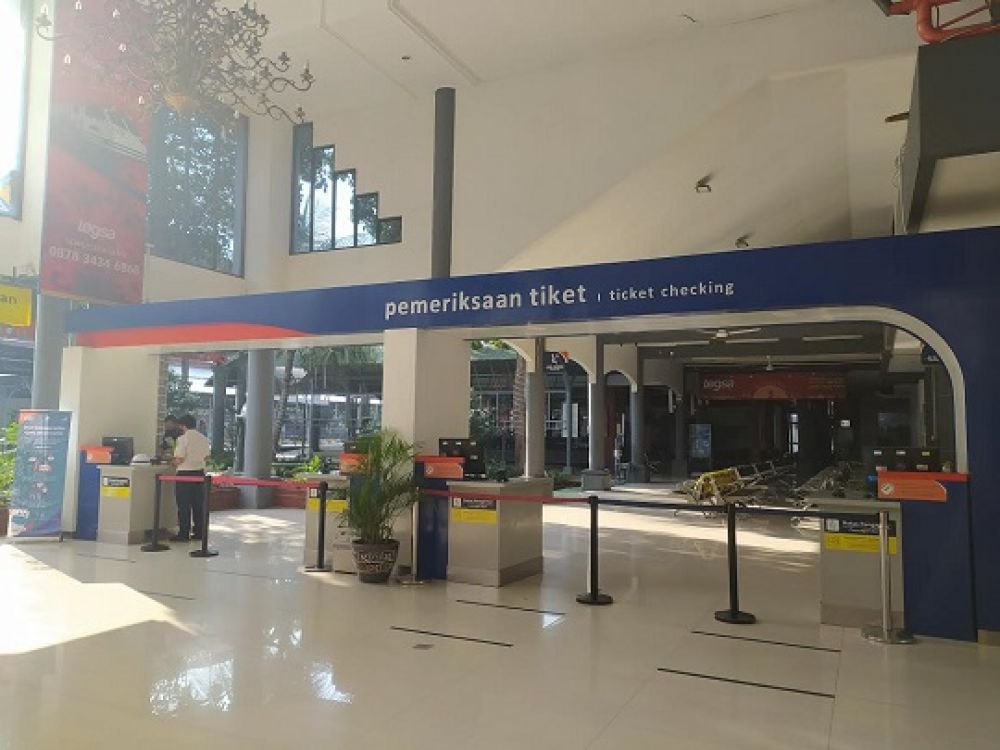 Suasana di Staisun Gubeng yang terlihat sepi baik dari perantau dan pemudik. SP/Byta