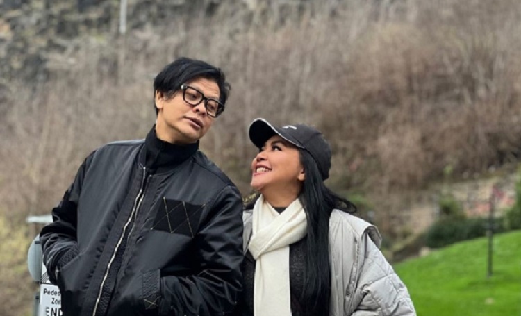 Armand Maulana dan sang istri, Dewi Gita saat berlibur bersama. SP/ JKT