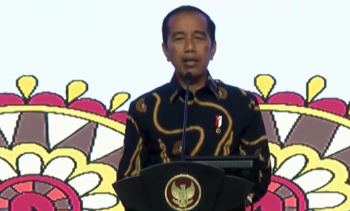 Jokowi saat memberi pengarahan pada pejabat