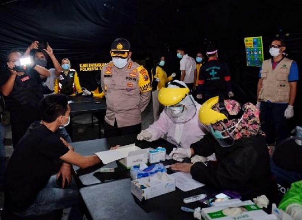 Rapid test yang dilakukan oleh jajaran Polresta Sidoarjo, Minggu (10/5/2020) dinihari.