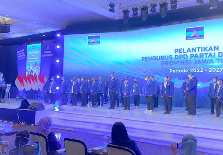 Proses pelantikan pengurus Demokrat Jatim. SP/Riko