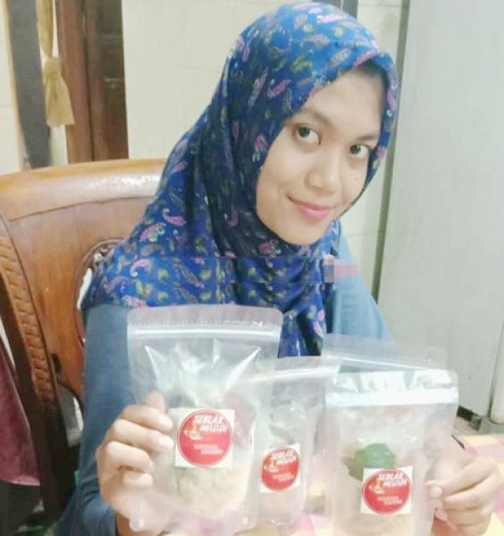 Yuvita yang menekuni bisnis seblak serta baso aci instan makanan khas bumi parahyangan primadona kawula muda. SP