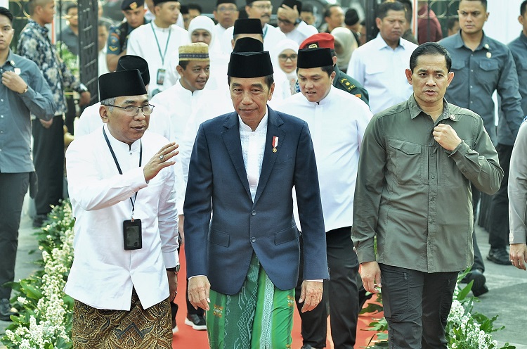 Presiden Joko Widodo (Jokowi) saat menhadiri dan memperingati Hari Santri Nasional (HSN) 2023 di  Area Tugu Pahlawan, Surabaya, Minggu (22/10/2023). SP/ BYOP