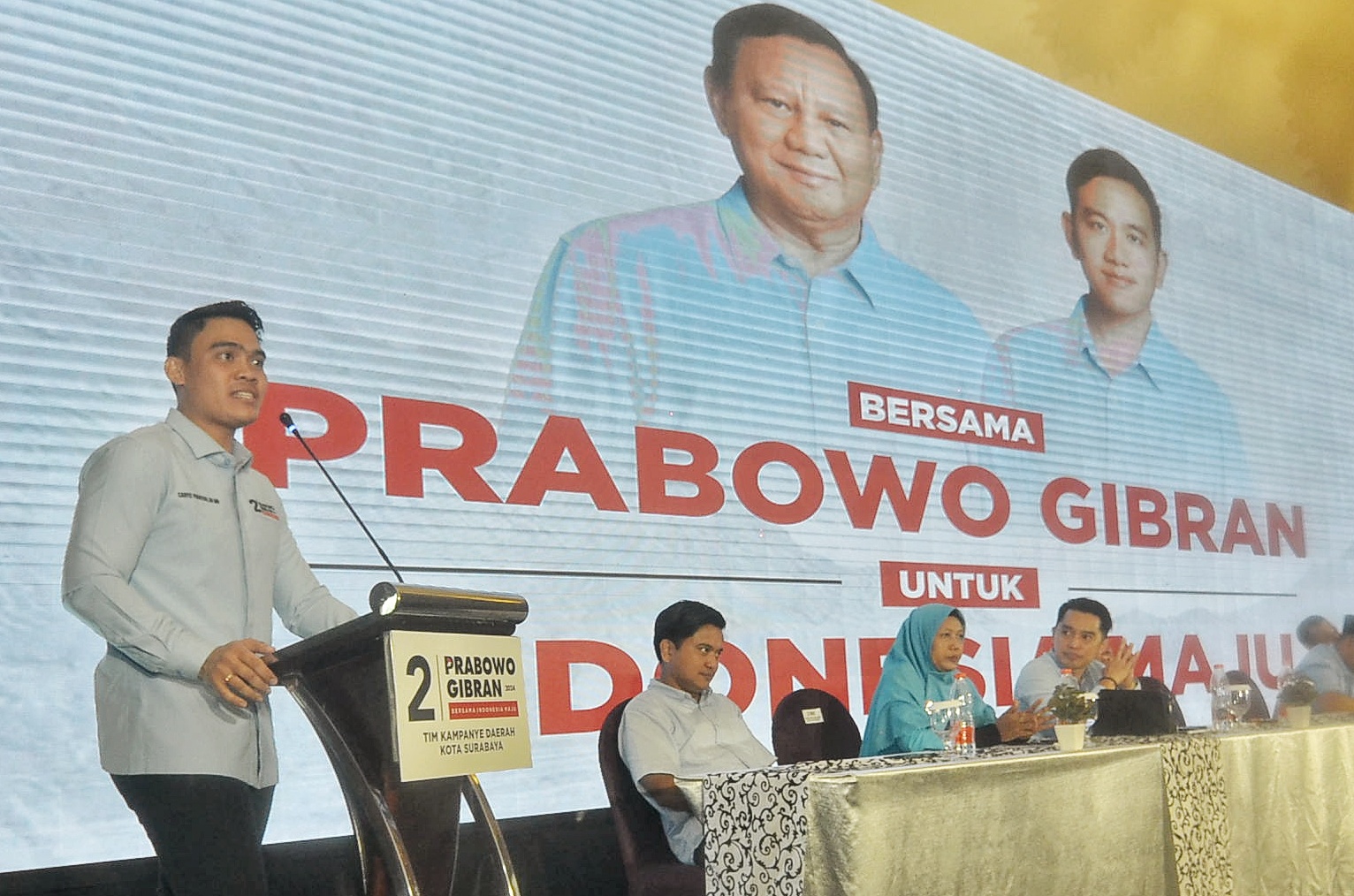 Ketua TKD Kota Surabaya Cahyo Harjo Prakoso saat memberikan sambutan pada acara konsolidasi perkuat kemenangan Prabowo-Gibran di hotel Whyndham, Surabaya, Minggu (7/1/2024). Sp/Arlana
