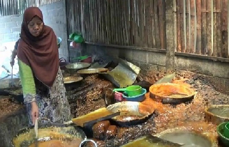Sentra pembuatan gula kelapa di Kabupaten Blitar. SP/ BLT