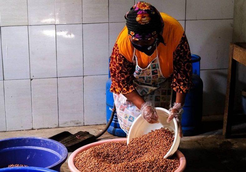 Kacang Telor Brawijaya Kota Mojokerto yang bertahan di tengah pandemi covid-19. SP/Dwy Agus Susanti