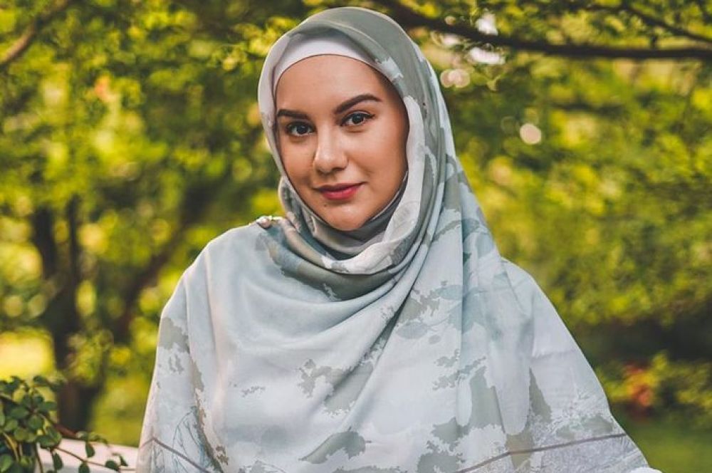 Paras ayu Ratu Sinetron, Irish Bella