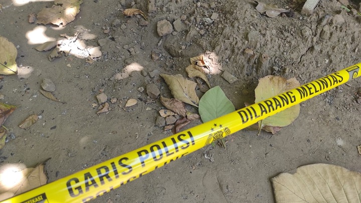 Kondisi janin di makamkan ulang usai ditemukan warga di Makam Islam Dusun Tuwiri. SP/Dwy AS 