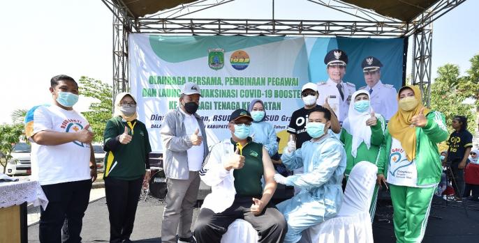 Bupati Irsyad Yusuf saat launching vaksinasi booster ke - 2